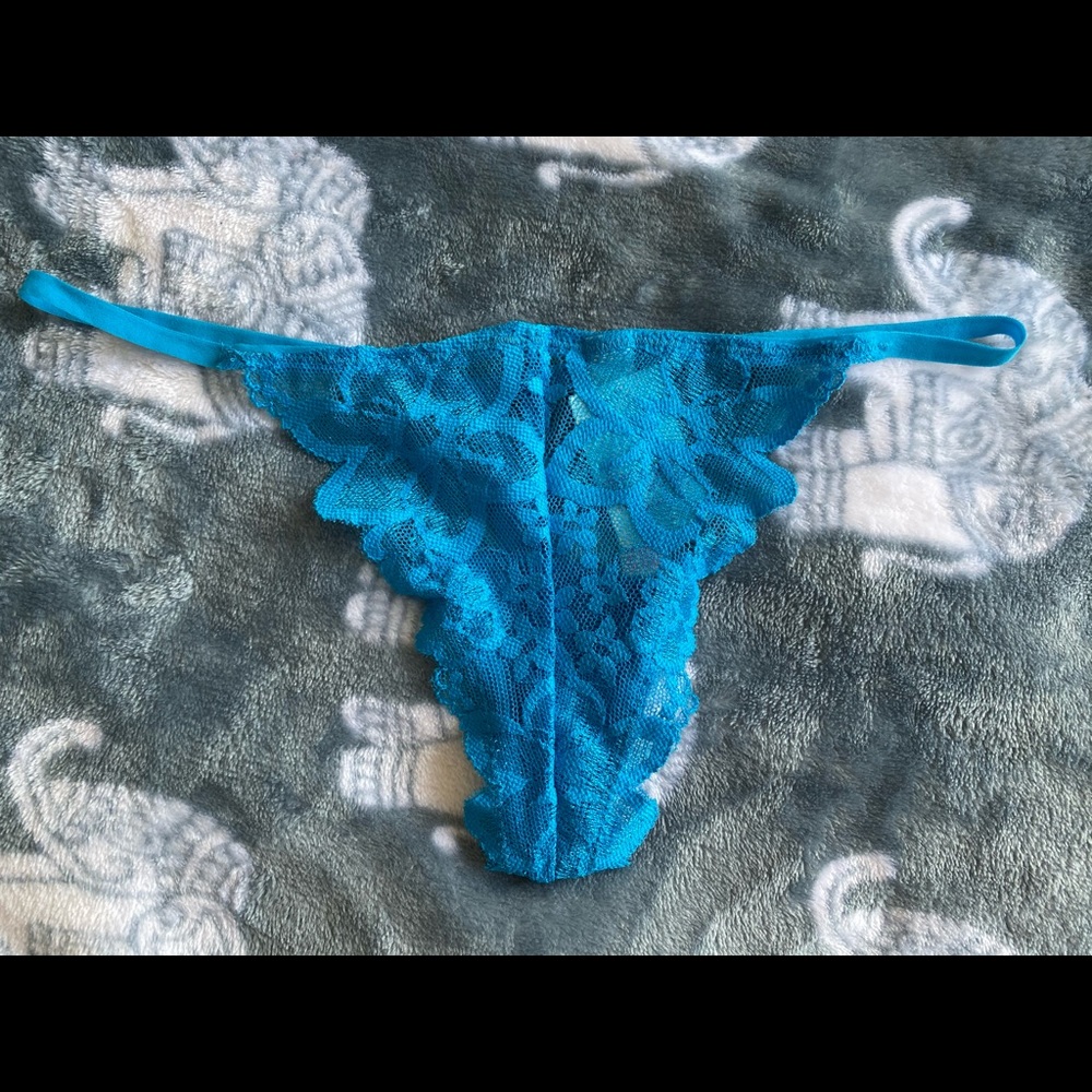 (On hold) VS PINK Small Electric Blue Floral Lace